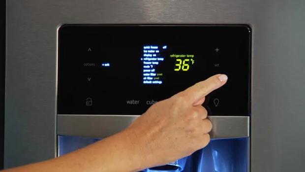 18 Cu. Ft. Top Freezer Refrigerator Ebony Black-LGTR1844QE