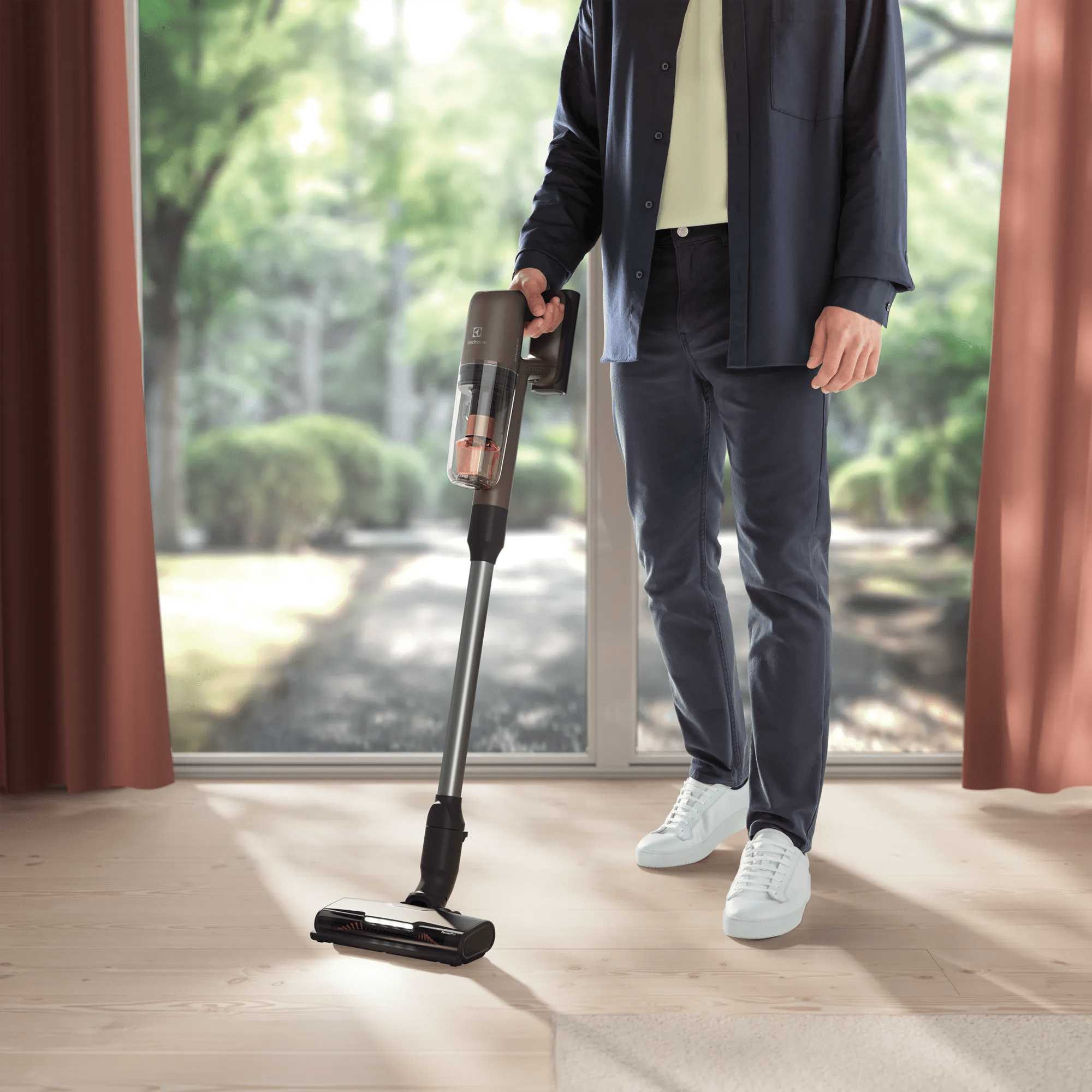 掃除機・クリーナー Electrolux ULTIMATE 700 本音レビュー】エレクトロラックスの軽量コードレス掃除機