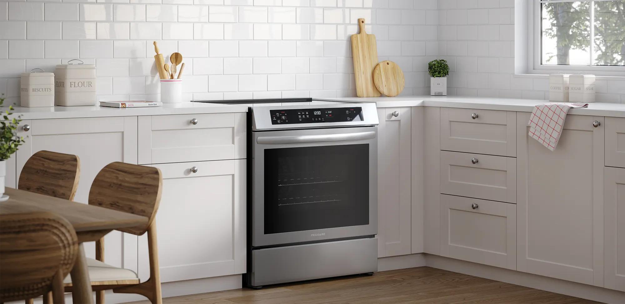 Cuisinière à induction de 30 po à commandes frontales Acier inoxydable-FCFI308CAS