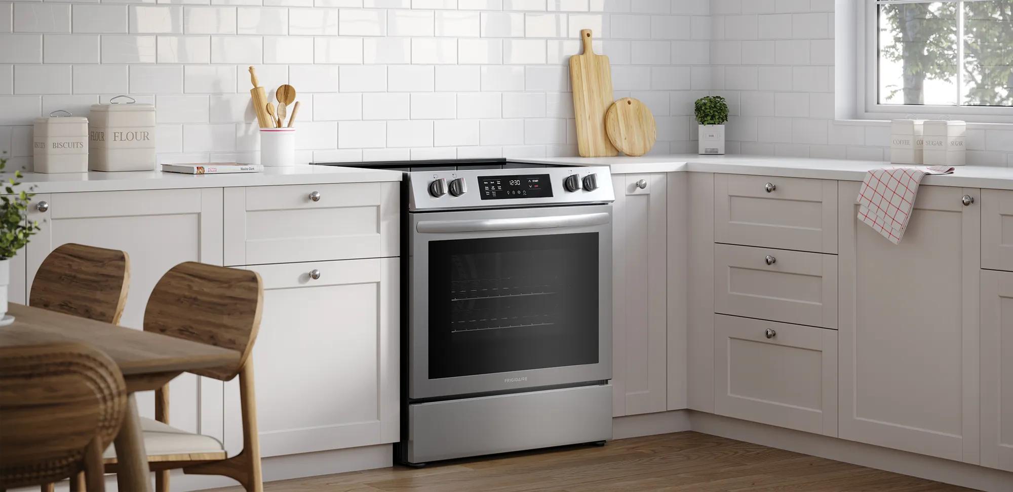 Cuisinière électrique autoportante de 30 po à commandes frontales Acier inoxydable-FCFE308CAS