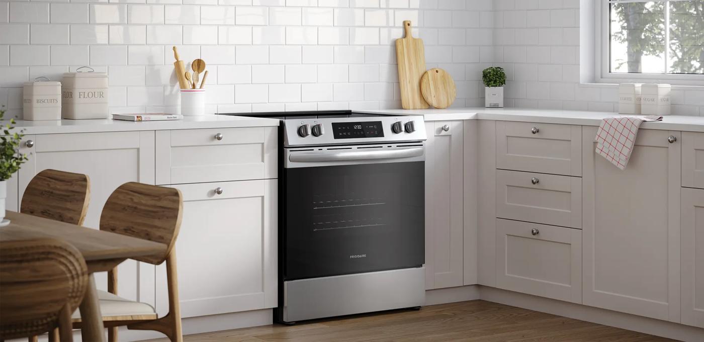 Cuisinière électrique 30 po avec commande frontale et friture à air chaud Acier inoxydable-FCFE308CBS